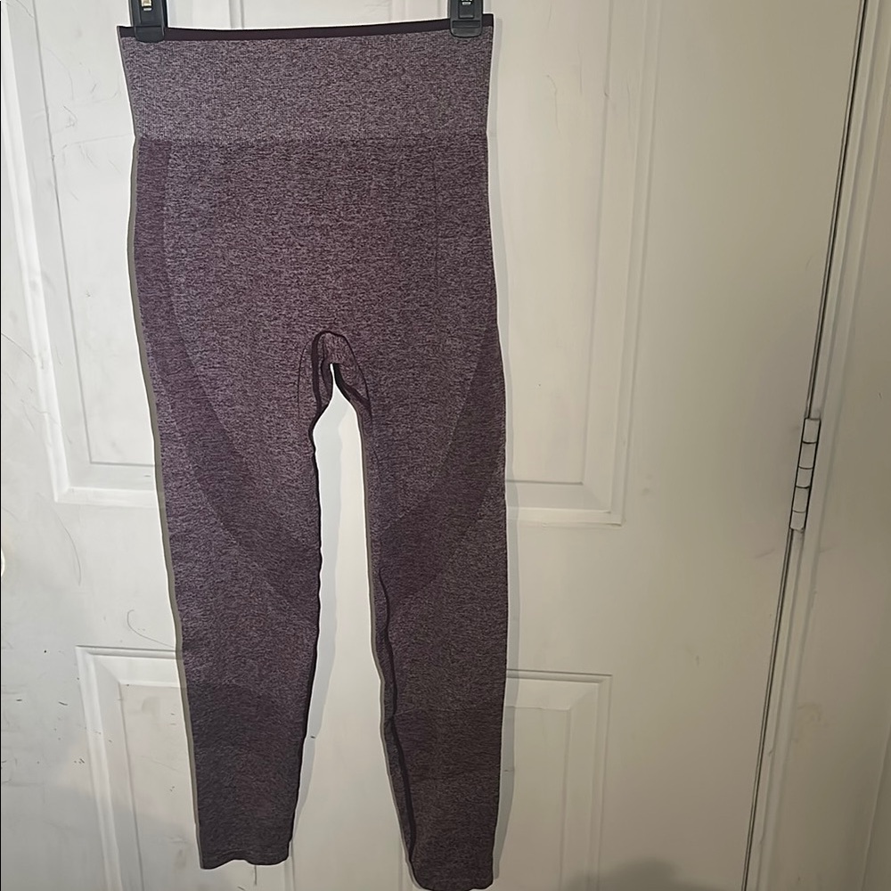 Women’s PINK Victoria’s Secret Purple Seamless Leggings

Size: M